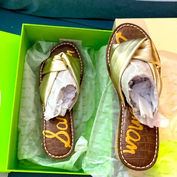 NWB-Sam Edelman, Gold 100% LEATHER Cross- Strap 3” Heel Sandals/Wedges - Picture 7 of 15